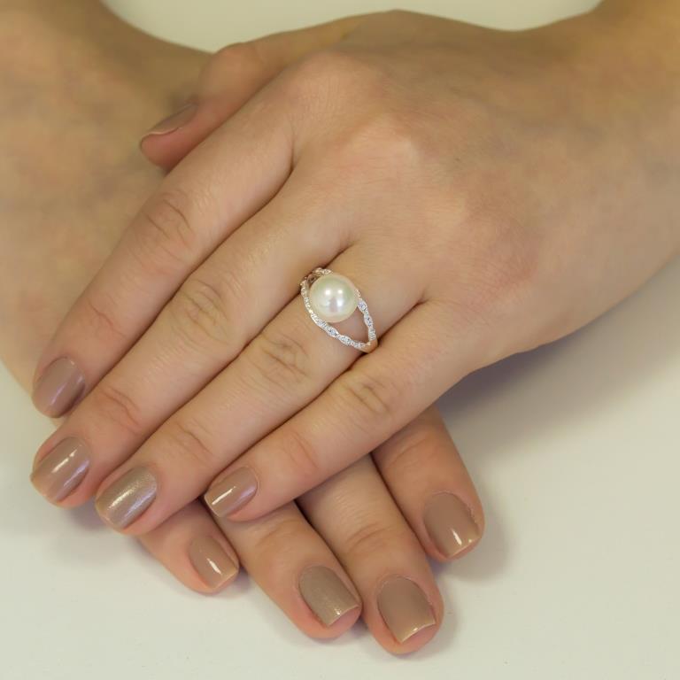 Shell Pearl with Curbic Zirconia  Ring